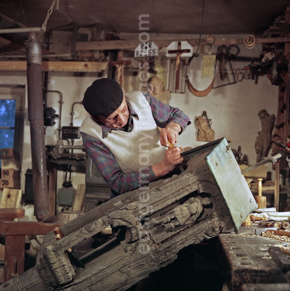 Räckelwitz: Scene in the film Portrait of a Center: Staff of a woodworking craft company restoring Sorbian wood carvings in Raeckelwitz, Saxony in the area of the former GDR, German Democratic Republic