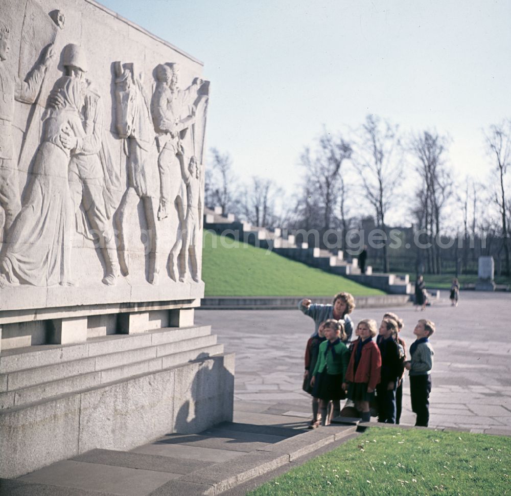 Berlin: Soviet Memorial in Treptower Park in East Berlin on the territory of the former GDR, German Democratic Republic