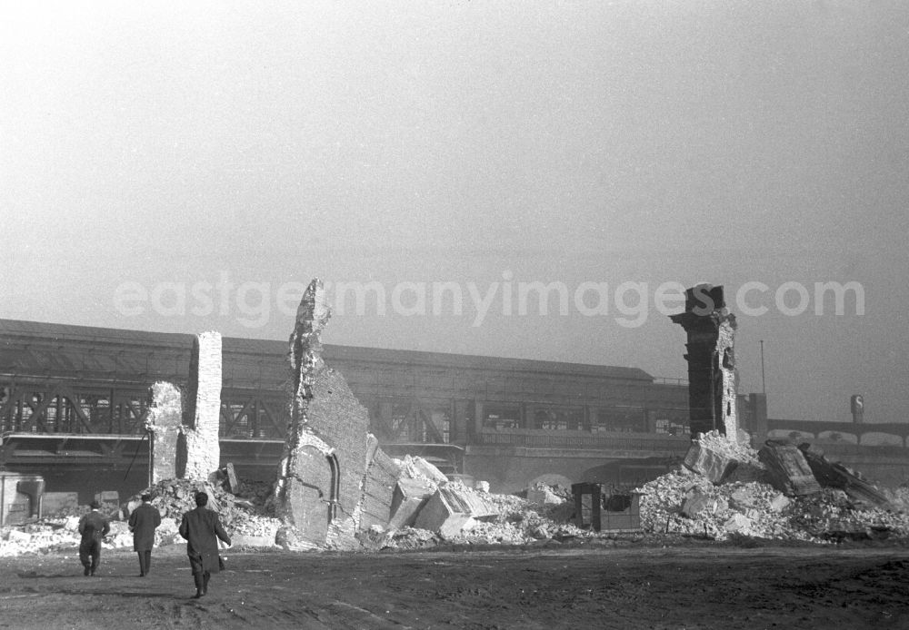 GDR picture archive: Berlin - Rubble remains of the blown up portal - remains of the station building of the demolished war-destroyed ruins of the terminal station Lehrter Bahnhof in the Moabit district of Berlin