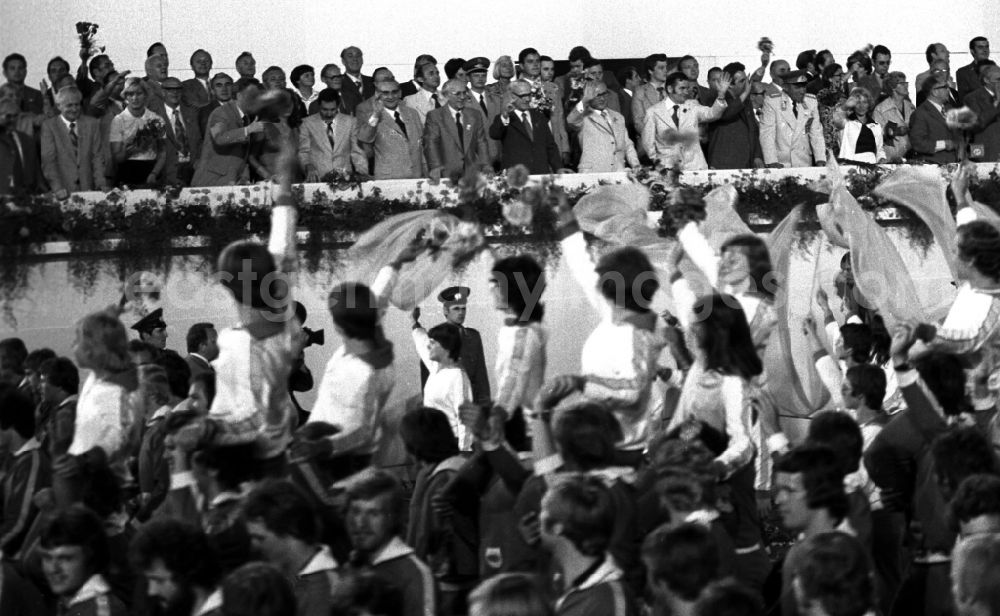 GDR picture archive: Leipzig - Gymnastics and Sports Festival Spartakiade in Leipzig in the state Saxony on the territory of the former GDR, German Democratic Republic