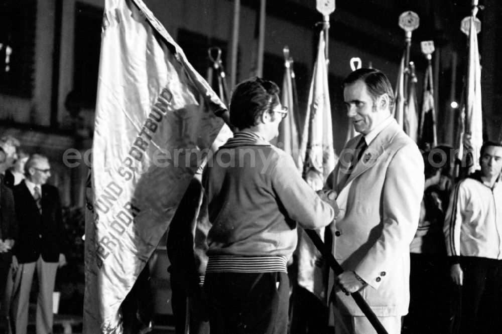 GDR picture archive: Leipzig - Gymnastics and Sports Festival Spartakiade in Leipzig in the state Saxony on the territory of the former GDR, German Democratic Republic