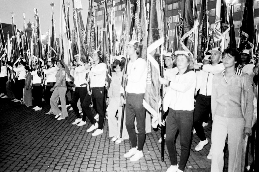 GDR photo archive: Leipzig - Gymnastics and Sports Festival Spartakiade in Leipzig in the state Saxony on the territory of the former GDR, German Democratic Republic