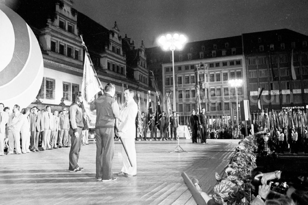 GDR picture archive: Leipzig - Gymnastics and Sports Festival Spartakiade in Leipzig in the state Saxony on the territory of the former GDR, German Democratic Republic