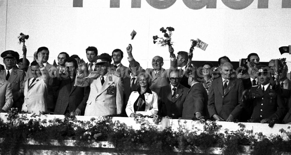 GDR picture archive: Leipzig - Gymnastics and Sports Festival Spartakiade in Leipzig in the state Saxony on the territory of the former GDR, German Democratic Republic