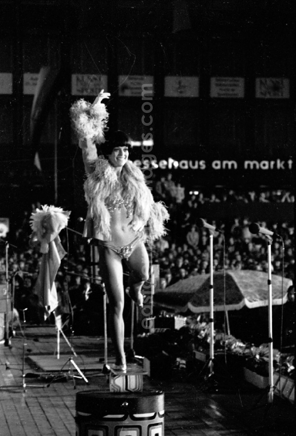 GDR photo archive: Leipzig - Gymnastics and Sports Festival Spartakiade in Leipzig in the state Saxony on the territory of the former GDR, German Democratic Republic