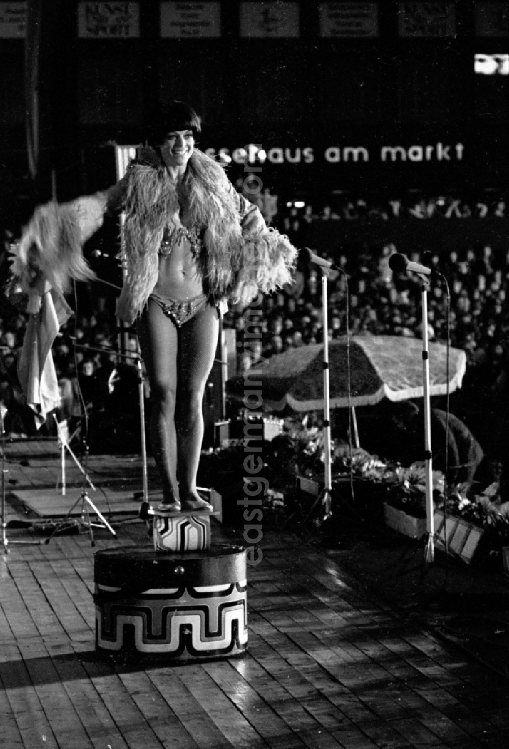 GDR picture archive: Leipzig - Gymnastics and Sports Festival Spartakiade in Leipzig in the state Saxony on the territory of the former GDR, German Democratic Republic