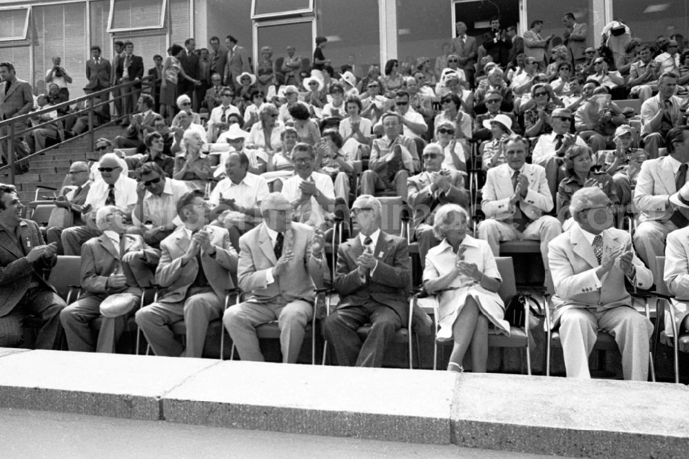 GDR photo archive: Leipzig - Gymnastics and Sports Festival Spartakiade in Leipzig in the state Saxony on the territory of the former GDR, German Democratic Republic