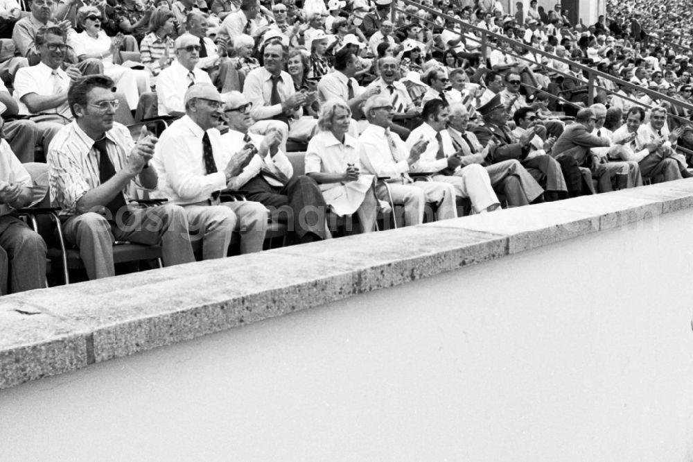 GDR photo archive: Leipzig - Gymnastics and Sports Festival Spartakiade in Leipzig in the state Saxony on the territory of the former GDR, German Democratic Republic