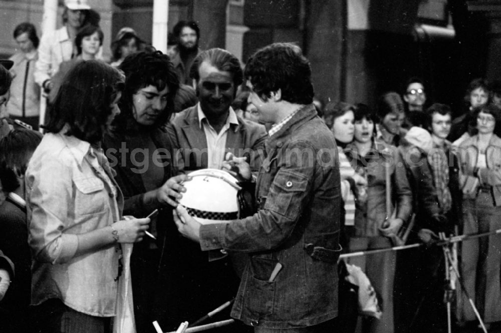 GDR picture archive: Leipzig - Gymnastics and Sports Festival Spartakiade in Leipzig in the state Saxony on the territory of the former GDR, German Democratic Republic