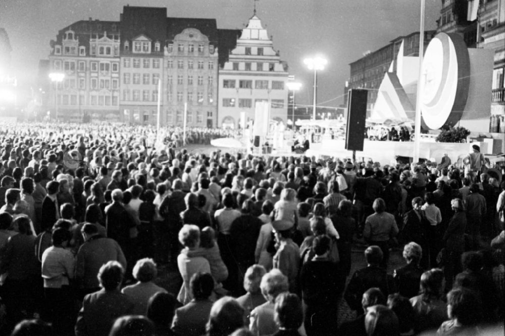 GDR photo archive: Leipzig - Gymnastics and Sports Festival Spartakiade in Leipzig in the state Saxony on the territory of the former GDR, German Democratic Republic