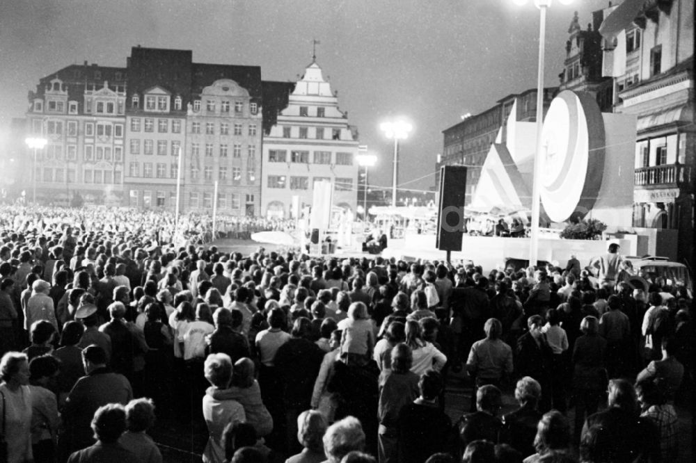 GDR picture archive: Leipzig - Gymnastics and Sports Festival Spartakiade in Leipzig in the state Saxony on the territory of the former GDR, German Democratic Republic