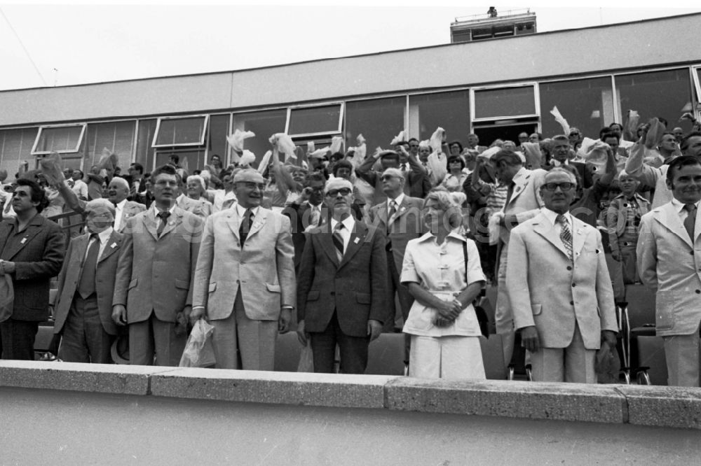 GDR photo archive: Leipzig - Gymnastics and Sports Festival Spartakiade in Leipzig in the state Saxony on the territory of the former GDR, German Democratic Republic