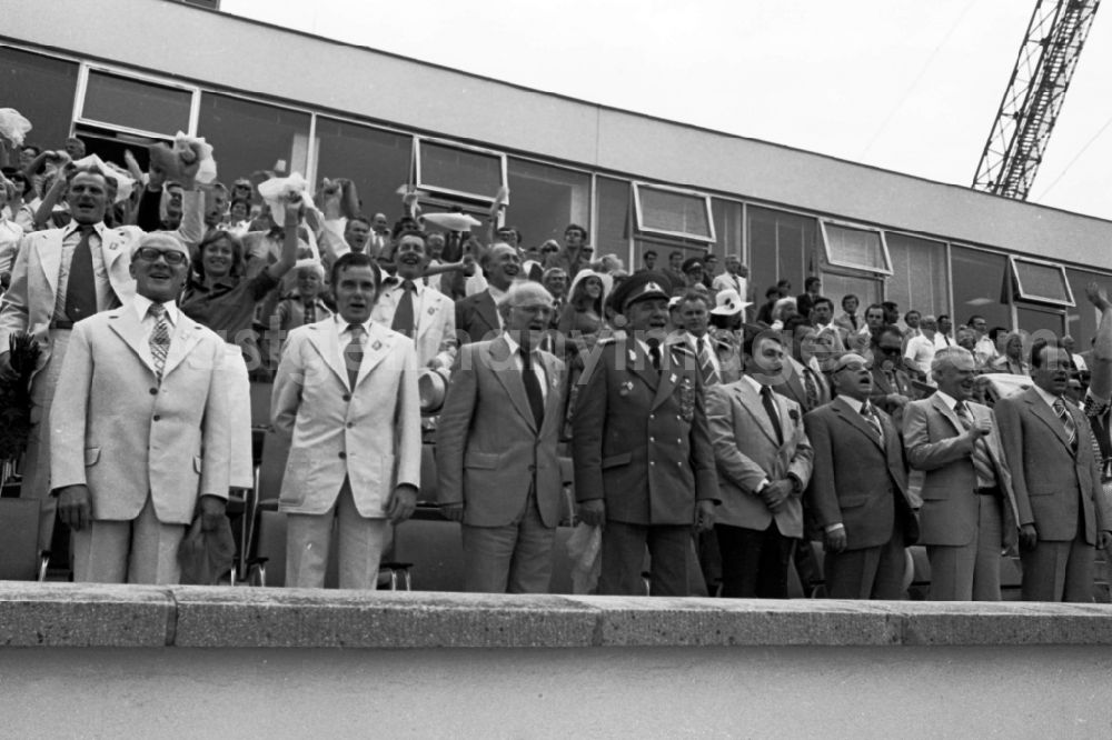 GDR image archive: Leipzig - Gymnastics and Sports Festival Spartakiade in Leipzig in the state Saxony on the territory of the former GDR, German Democratic Republic