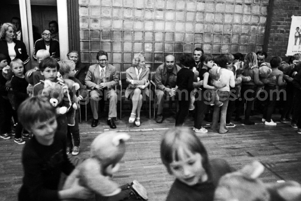 GDR image archive: Leipzig - Gymnastics and Sports Festival Spartakiade in Leipzig in the state Saxony on the territory of the former GDR, German Democratic Republic