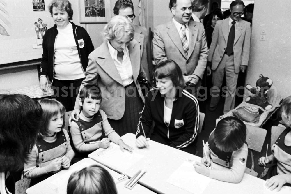 GDR picture archive: Leipzig - Gymnastics and Sports Festival Spartakiade in Leipzig in the state Saxony on the territory of the former GDR, German Democratic Republic