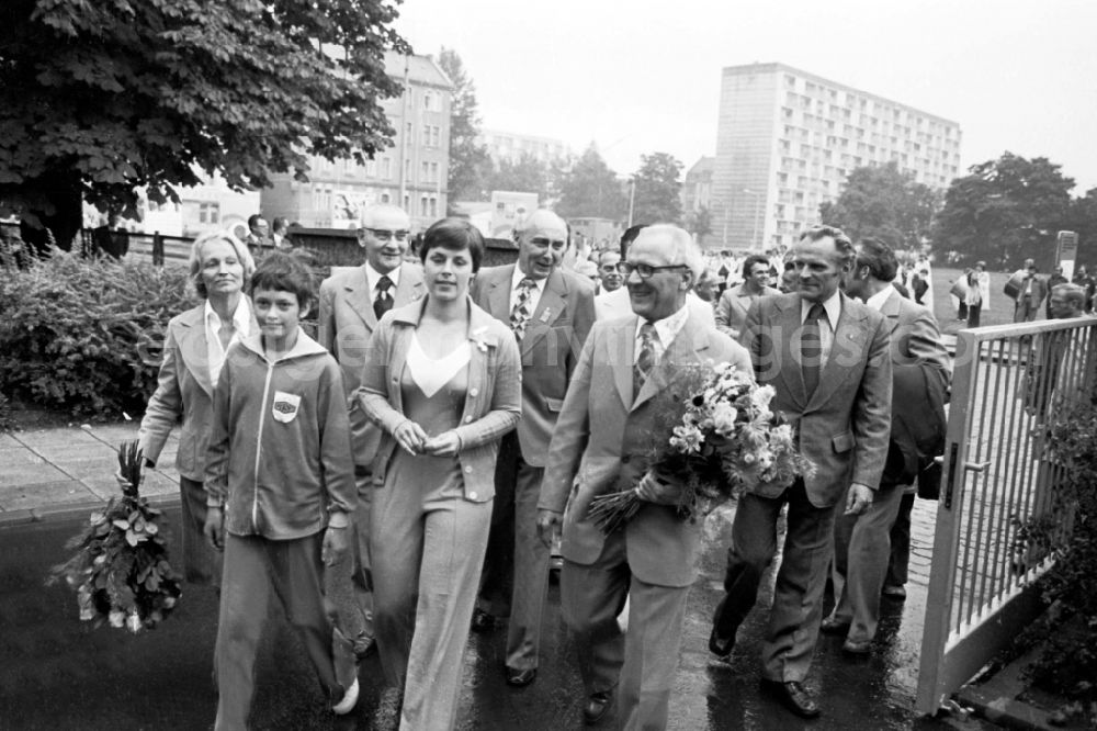 GDR photo archive: Leipzig - Gymnastics and Sports Festival Spartakiade in Leipzig in the state Saxony on the territory of the former GDR, German Democratic Republic