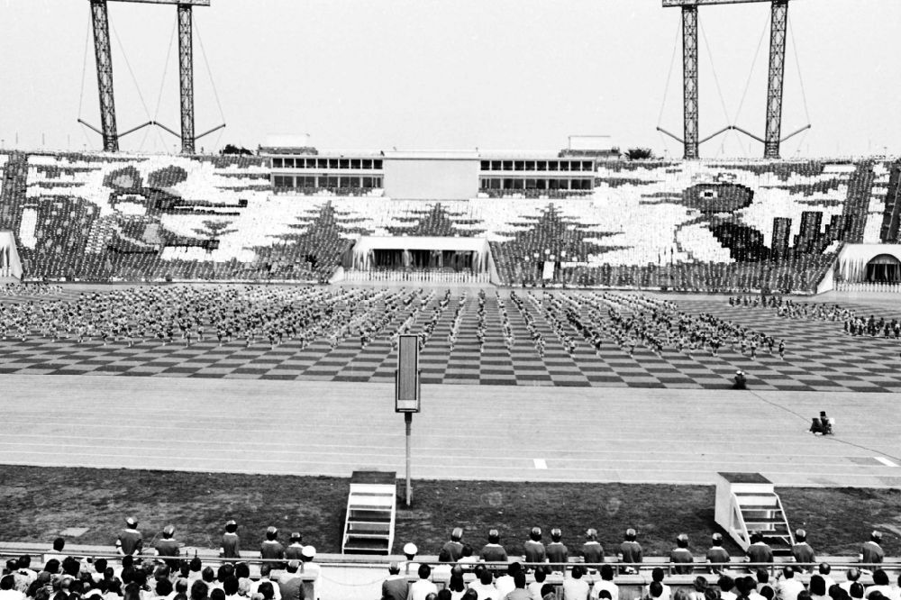 GDR photo archive: Leipzig - Gymnastics and Sports Festival Spartakiade in Leipzig in the state Saxony on the territory of the former GDR, German Democratic Republic