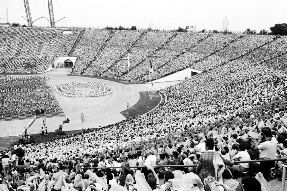 GDR image archive: Leipzig - Gymnastics and Sports Festival Spartakiade in Leipzig in the state Saxony on the territory of the former GDR, German Democratic Republic