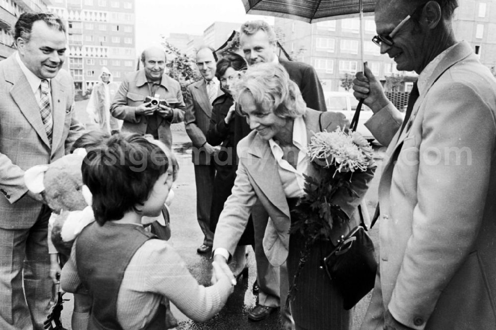 GDR picture archive: Leipzig - Gymnastics and Sports Festival Spartakiade in Leipzig in the state Saxony on the territory of the former GDR, German Democratic Republic