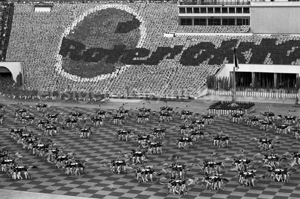 GDR image archive: Leipzig - Gymnastics and Sports Festival Spartakiade in Leipzig in the state Saxony on the territory of the former GDR, German Democratic Republic