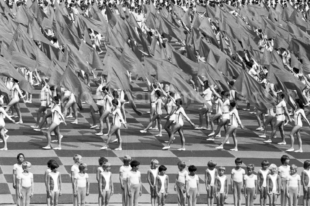 GDR photo archive: Leipzig - Gymnastics and Sports Festival Spartakiade in Leipzig in the state Saxony on the territory of the former GDR, German Democratic Republic