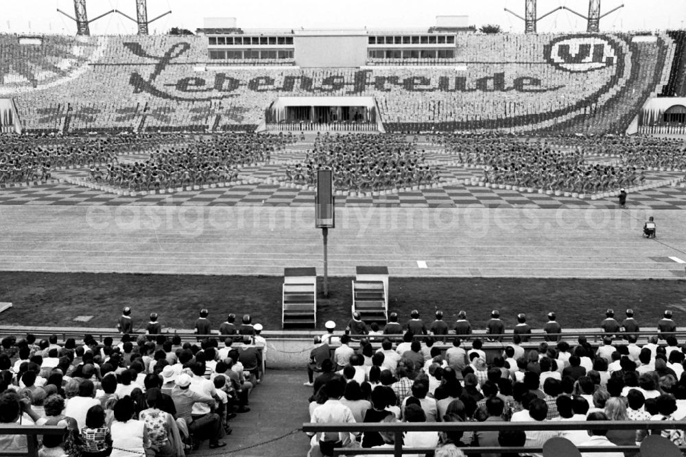 GDR image archive: Leipzig - Gymnastics and Sports Festival Spartakiade in Leipzig in the state Saxony on the territory of the former GDR, German Democratic Republic