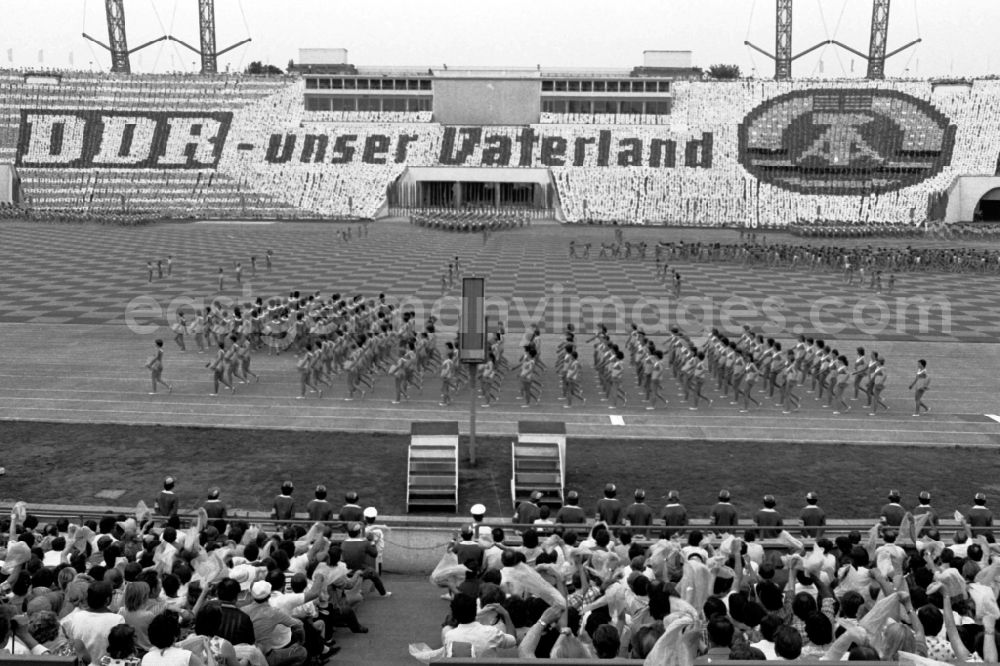 GDR photo archive: Leipzig - Gymnastics and Sports Festival Spartakiade in Leipzig in the state Saxony on the territory of the former GDR, German Democratic Republic