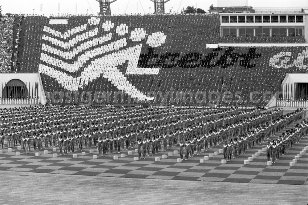 GDR image archive: Leipzig - Gymnastics and Sports Festival Spartakiade in Leipzig in the state Saxony on the territory of the former GDR, German Democratic Republic