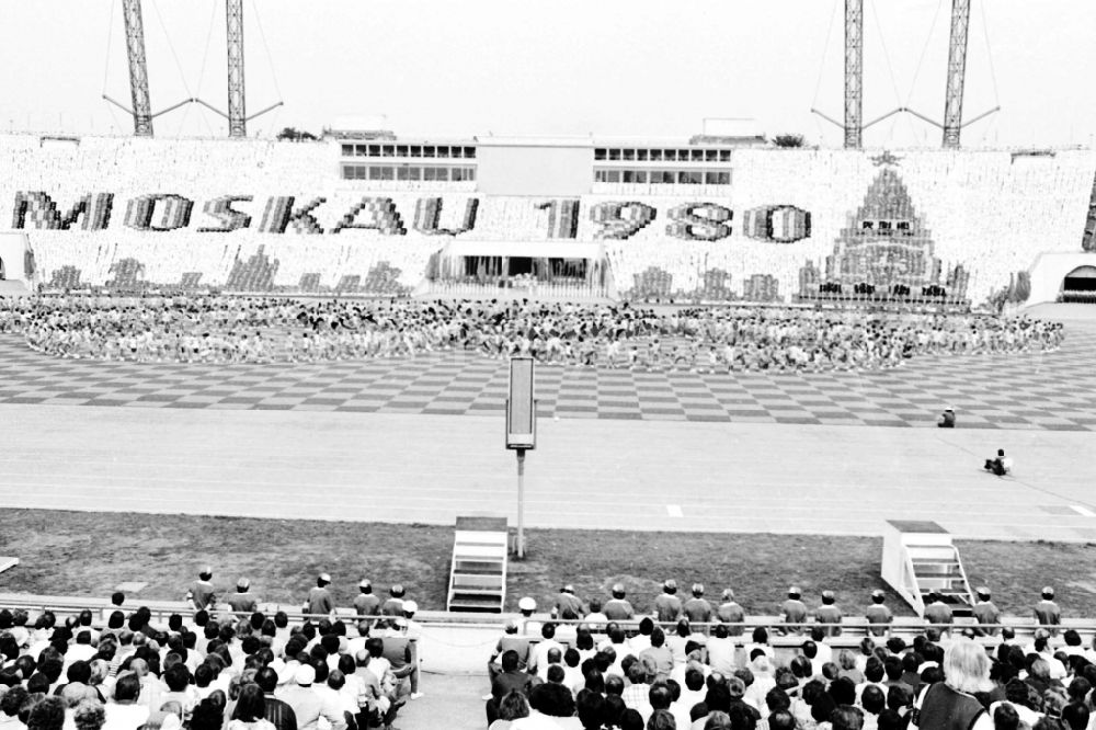 GDR picture archive: Leipzig - Gymnastics and Sports Festival Spartakiade in Leipzig in the state Saxony on the territory of the former GDR, German Democratic Republic