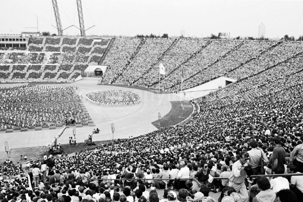 GDR image archive: Leipzig - Gymnastics and Sports Festival Spartakiade in Leipzig in the state Saxony on the territory of the former GDR, German Democratic Republic