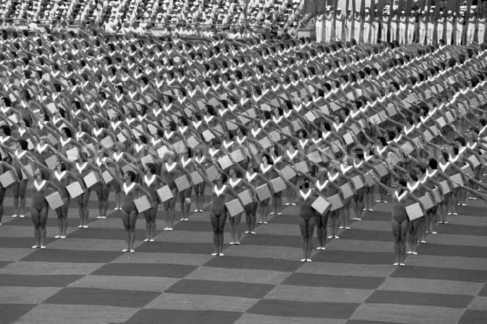 GDR picture archive: Leipzig - Gymnastics and Sports Festival Spartakiade in Leipzig in the state Saxony on the territory of the former GDR, German Democratic Republic