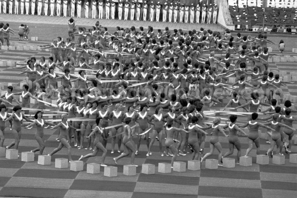 GDR image archive: Leipzig - Gymnastics and Sports Festival Spartakiade in Leipzig in the state Saxony on the territory of the former GDR, German Democratic Republic