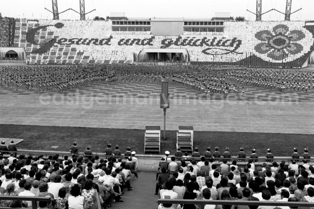 GDR image archive: Leipzig - Gymnastics and Sports Festival Spartakiade in Leipzig in the state Saxony on the territory of the former GDR, German Democratic Republic