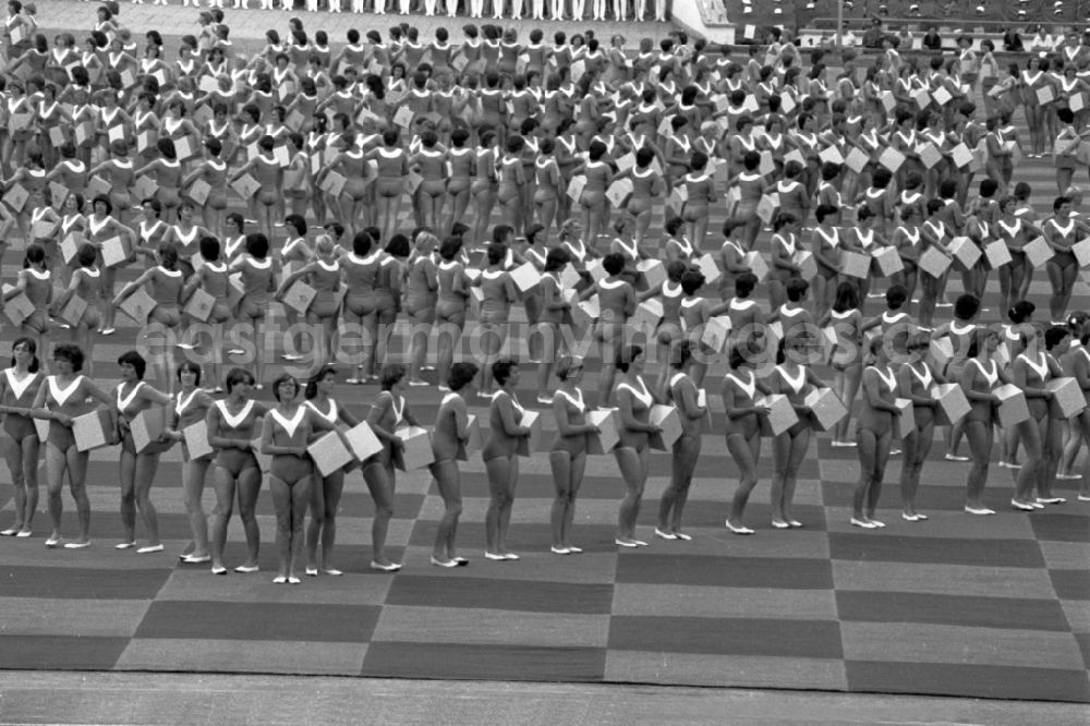 GDR photo archive: Leipzig - Gymnastics and Sports Festival Spartakiade in Leipzig in the state Saxony on the territory of the former GDR, German Democratic Republic