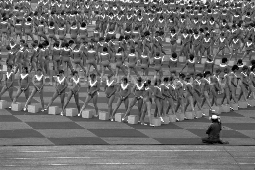 GDR image archive: Leipzig - Gymnastics and Sports Festival Spartakiade in Leipzig in the state Saxony on the territory of the former GDR, German Democratic Republic