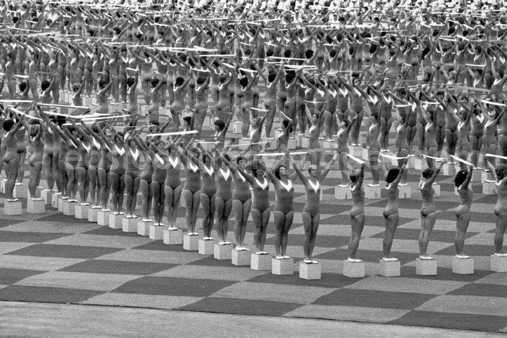 GDR photo archive: Leipzig - Gymnastics and Sports Festival Spartakiade in Leipzig in the state Saxony on the territory of the former GDR, German Democratic Republic