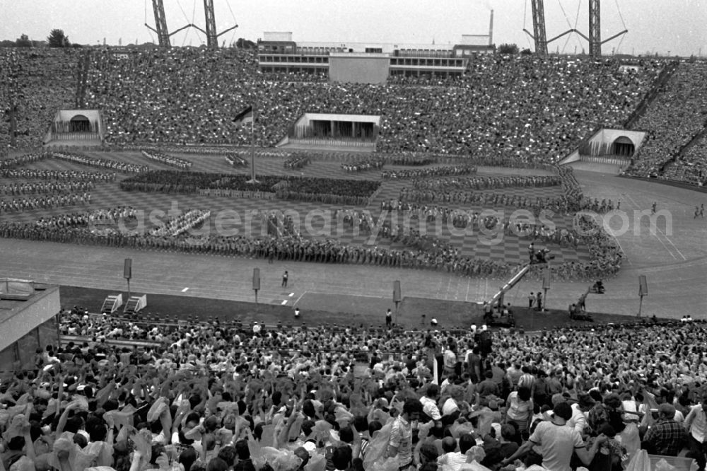 GDR image archive: Leipzig - Gymnastics and Sports Festival Spartakiade in Leipzig in the state Saxony on the territory of the former GDR, German Democratic Republic