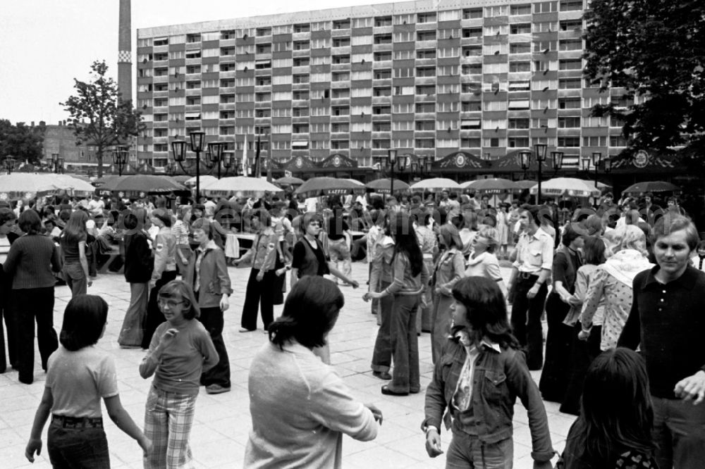 GDR image archive: Leipzig - Gymnastics and Sports Festival Spartakiade in Leipzig in the state Saxony on the territory of the former GDR, German Democratic Republic