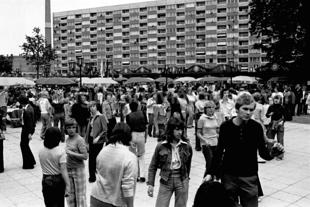 GDR photo archive: Leipzig - Gymnastics and Sports Festival Spartakiade in Leipzig in the state Saxony on the territory of the former GDR, German Democratic Republic