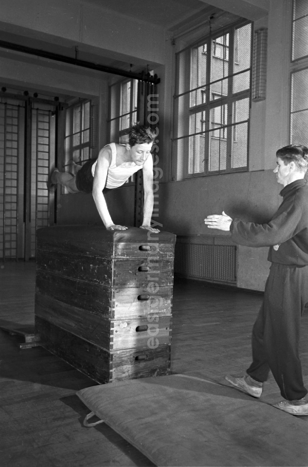 GDR image archive: Berlin - Students during gymnastics lessons in Berlin East Berlin in the area of the former GDR, German Democratic Republic