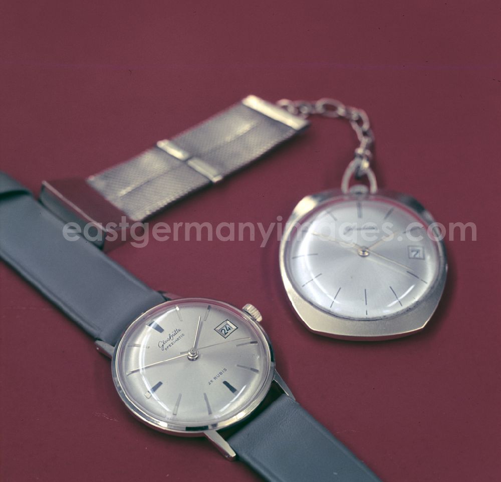 GDR image archive: Glashütte - Watches from the VEB Glashuetter Uhrenbetriebe on Schillerstrasse in Glashuette, Saxony in the territory of the former GDR, German Democratic Republic