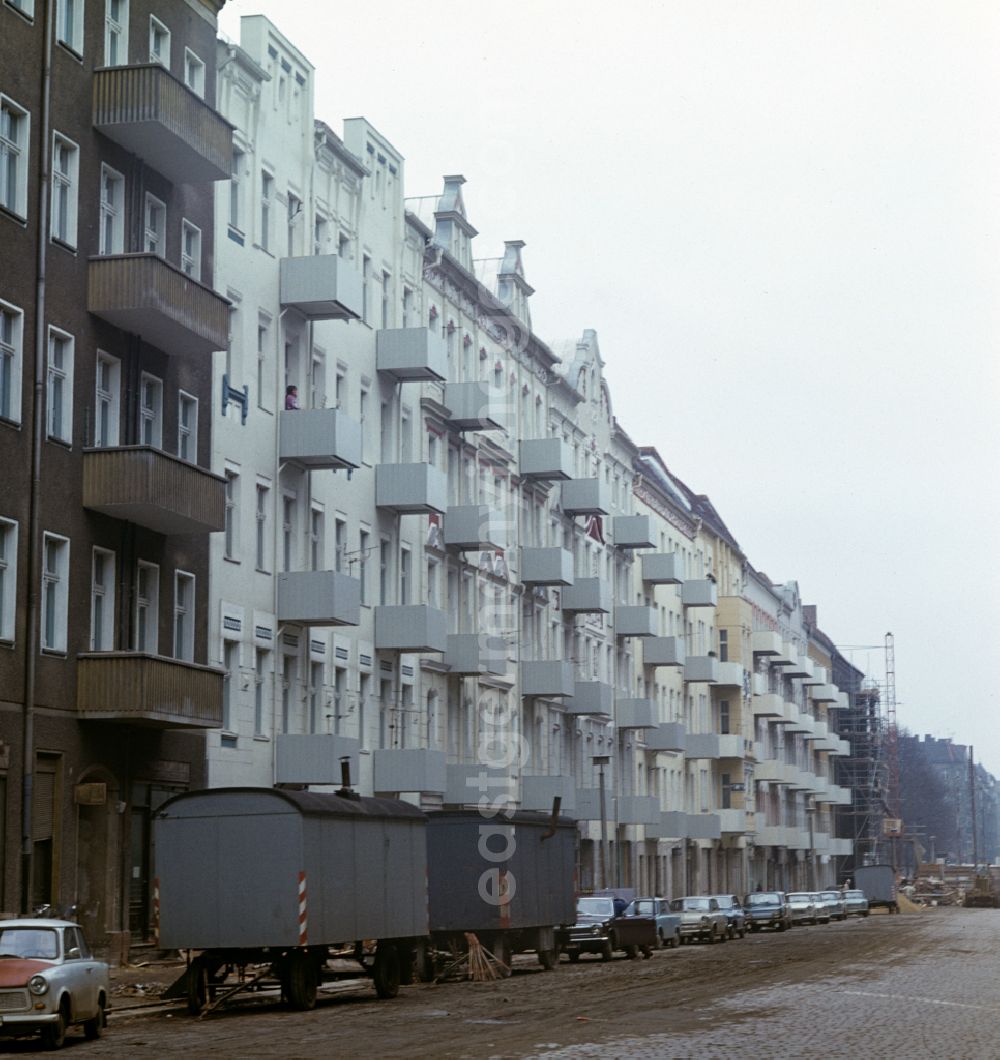 GDR image archive: Berlin - Renovation of old buildings in Willi-Bredel-Strasse in the Prenzlauer Berg district of East Berlin in the area of the former GDR, German Democratic Republic