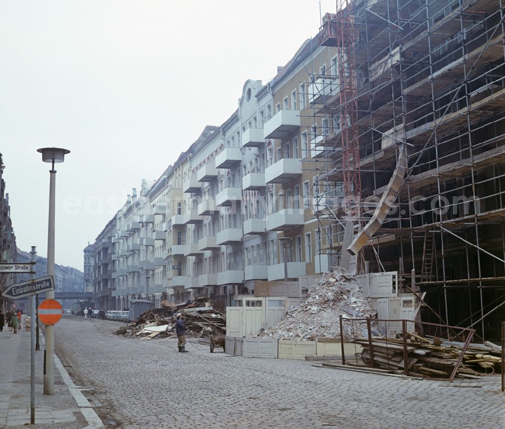 GDR picture archive: Berlin - Renovation of old buildings in Willi-Bredel-Strasse in the Prenzlauer Berg district of East Berlin in the area of the former GDR, German Democratic Republic