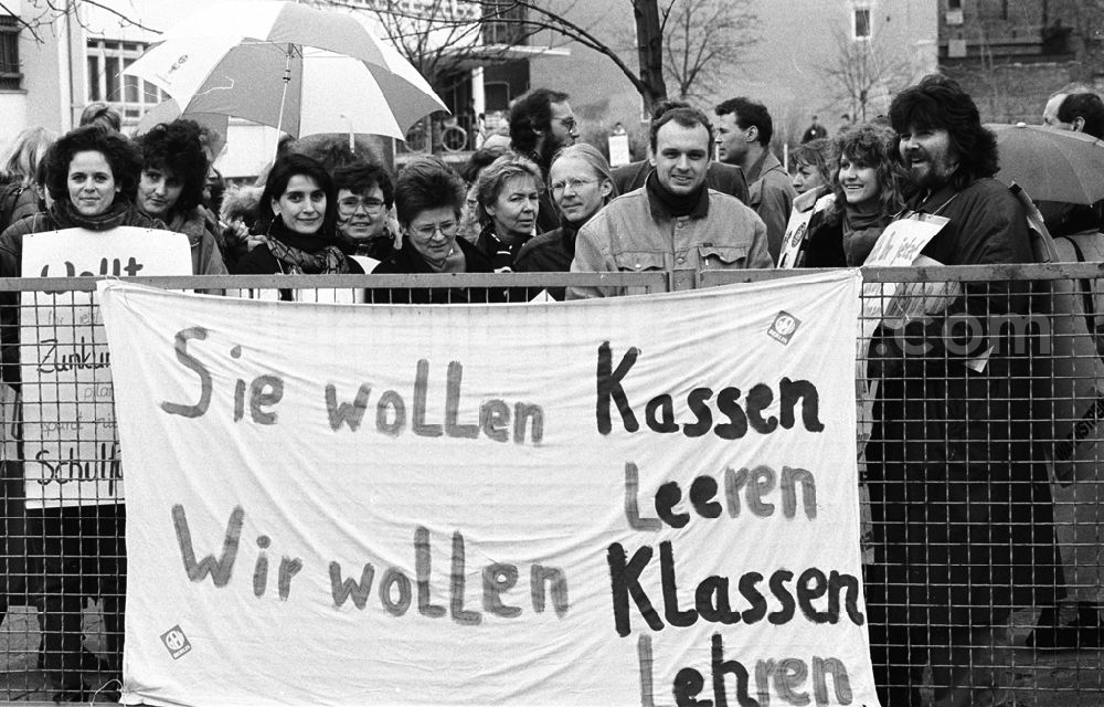 Berlin / Mitte: Warnstreik an der 3. Gesamtschule Berlin Mitte ND / Lange 17.