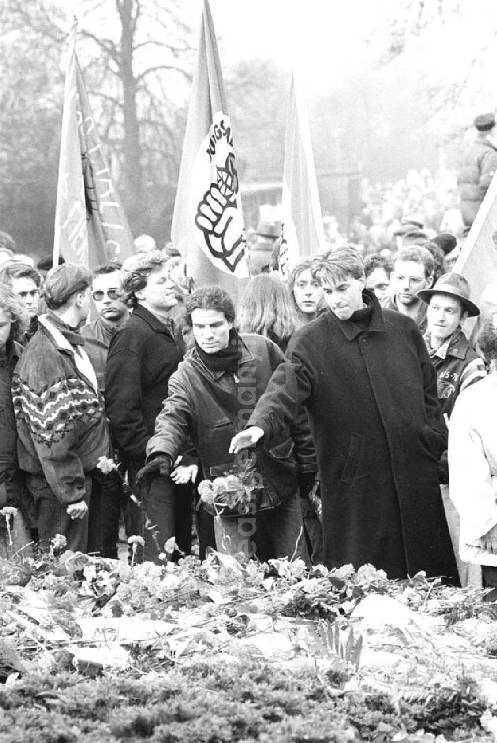 GDR photo archive: Berlin - Karl Liebknecht-und Rosa Luxemburg-Demonstration 9.1.1994 Umschlagnr.: 1994-