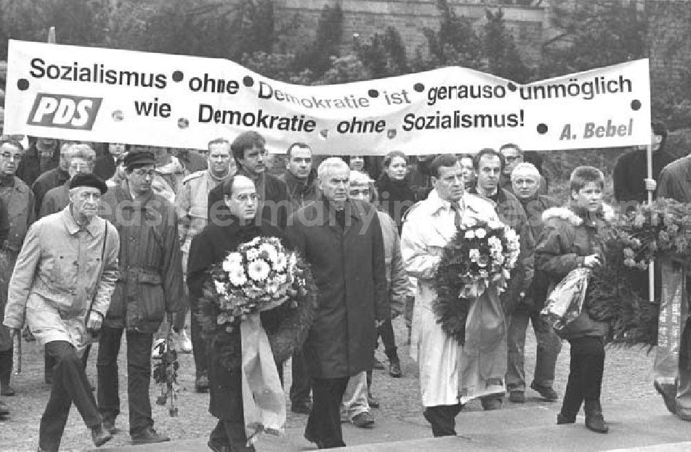 Berlin: Karl Liebknecht-und Rosa Luxemburg-Demonstration 9.1.1994 Umschlagnr.: 1994-