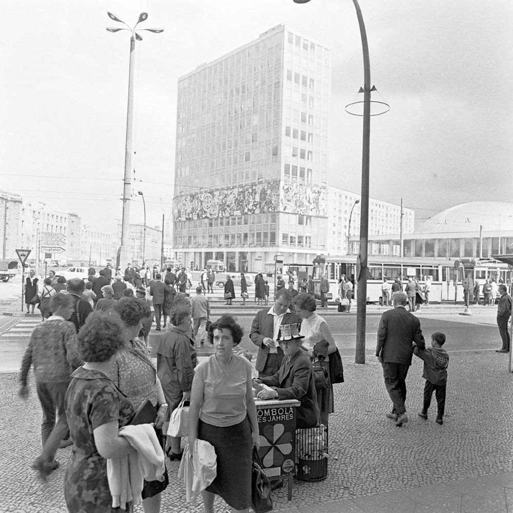 GDR photo archive: Berlin - Umschlagsnr.: 1966-