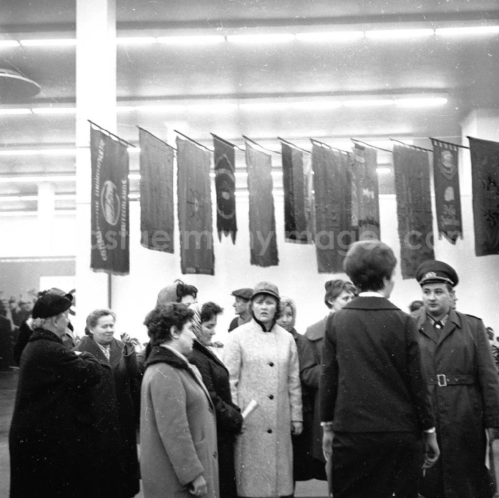 GDR photo archive: Berlin - Ausstellung 20 Jahre SED 28.03.1966 Umschlagsnr.: 1966-10