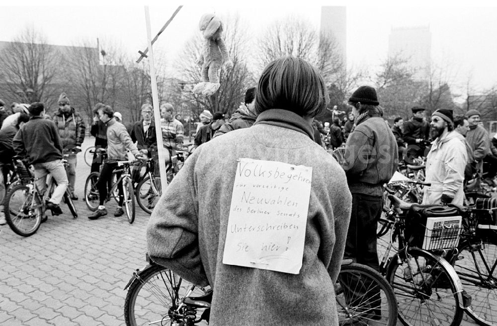 GDR picture archive: Berlin - Umschlagsnr.: 1994-29