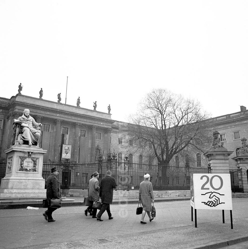 Berlin: Umschlagsnr.: 1966-136